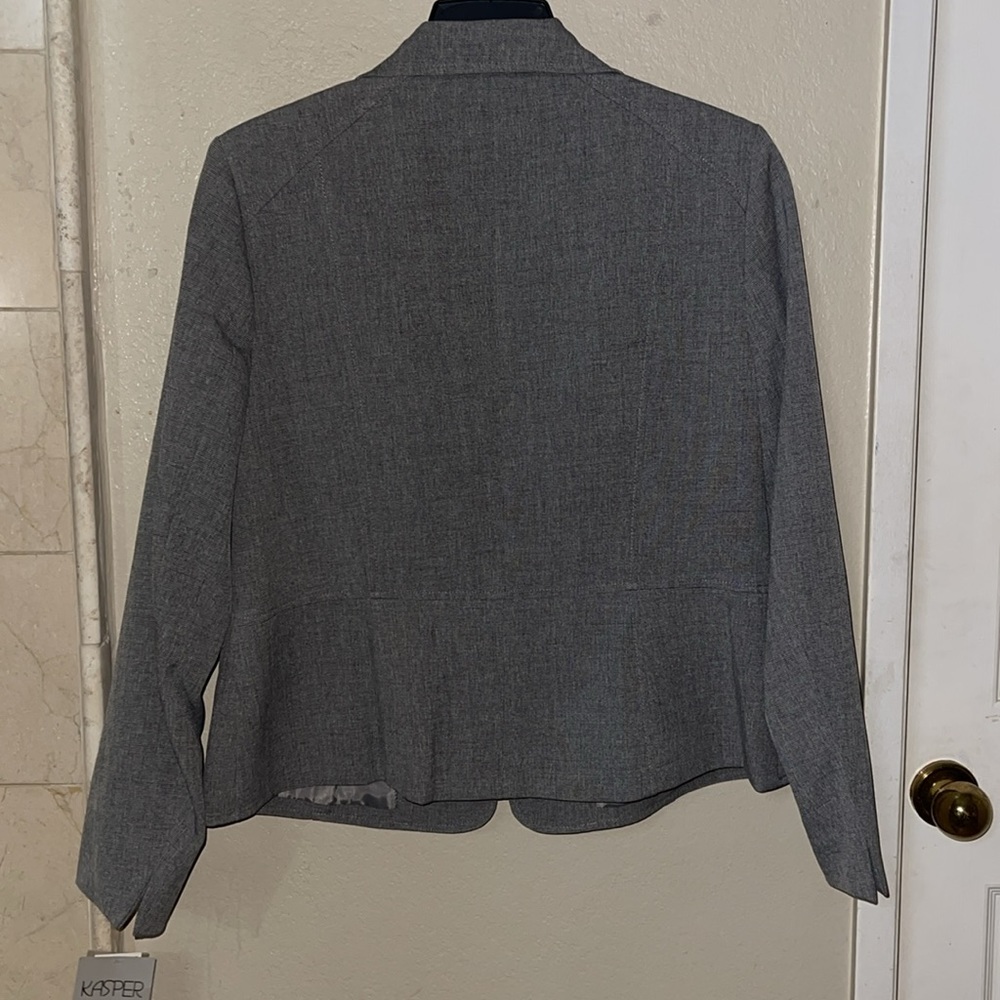 Blazer - Picture 5 of 5
